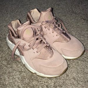 Nike Particle Pink Huaraches Size 8.5
